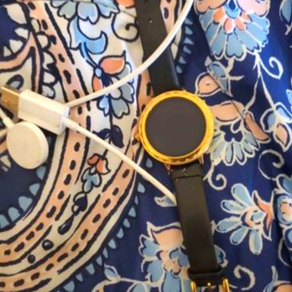 Kate Spade  Scalloped Smart Watch - Picture 1 of 2